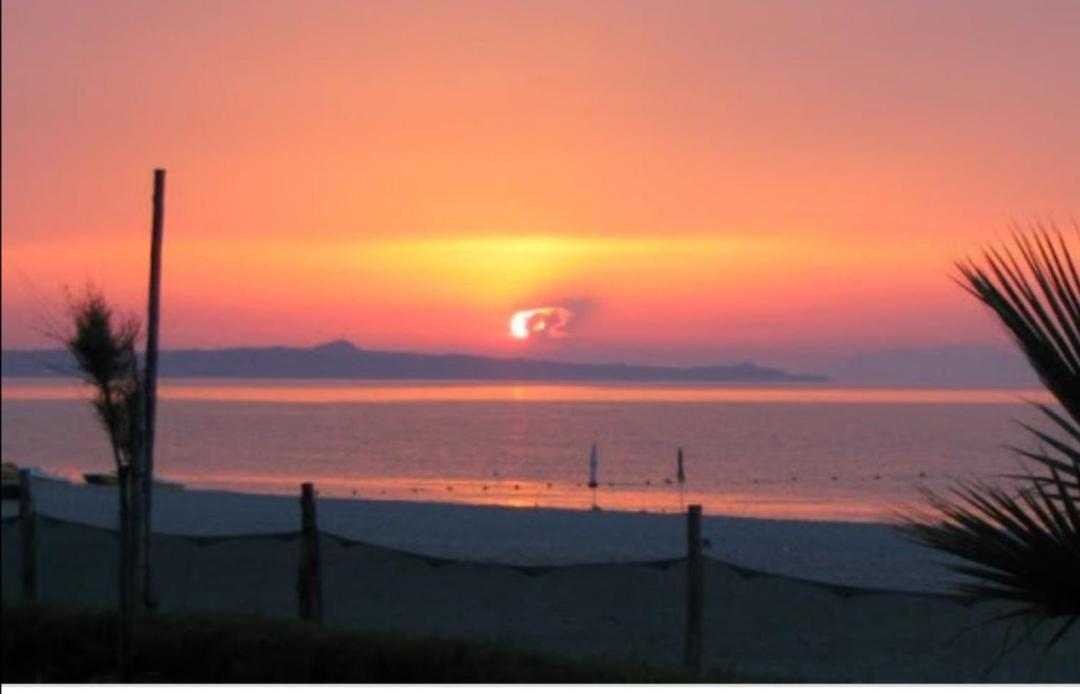 La Casetta Sul Mare Venetico Bagian luar foto
